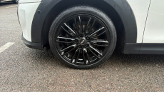 MINI Hatchback 1.5 Cooper Exclusive Premium 3dr Auto Petrol Hatchback